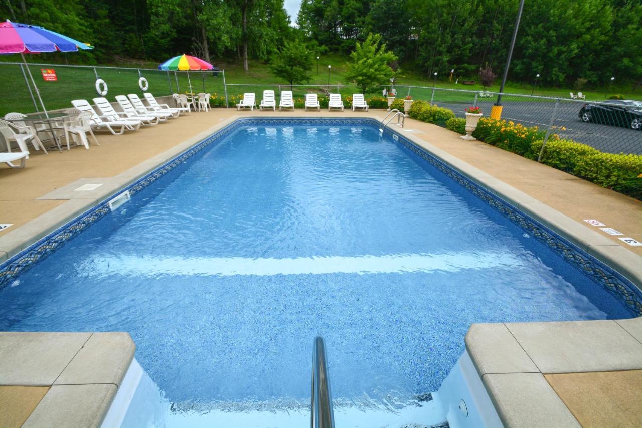 Wingate By Wyndham Lake George Exterior photo