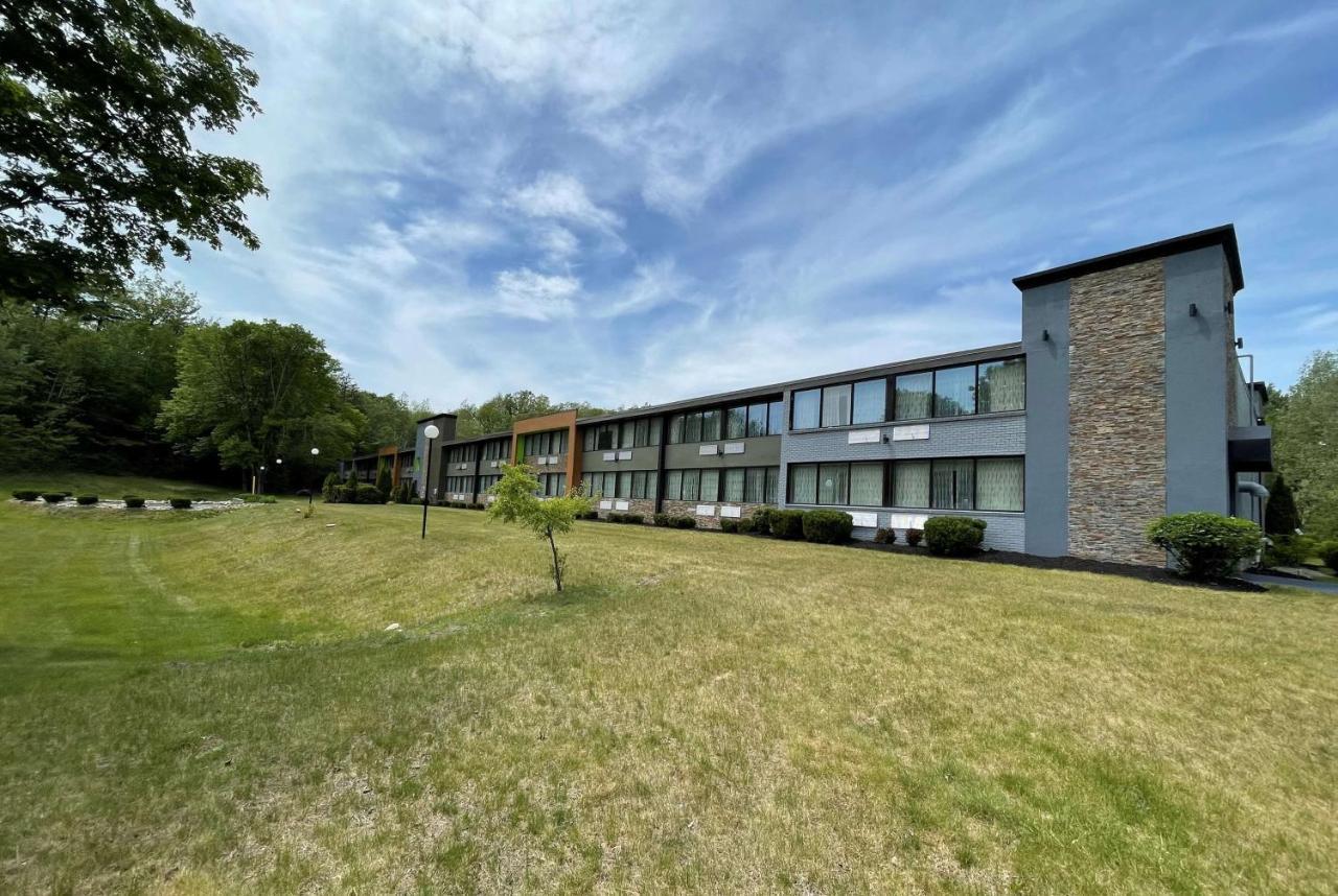 Wingate By Wyndham Lake George Exterior photo