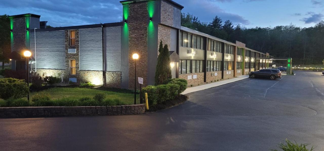 Wingate By Wyndham Lake George Exterior photo
